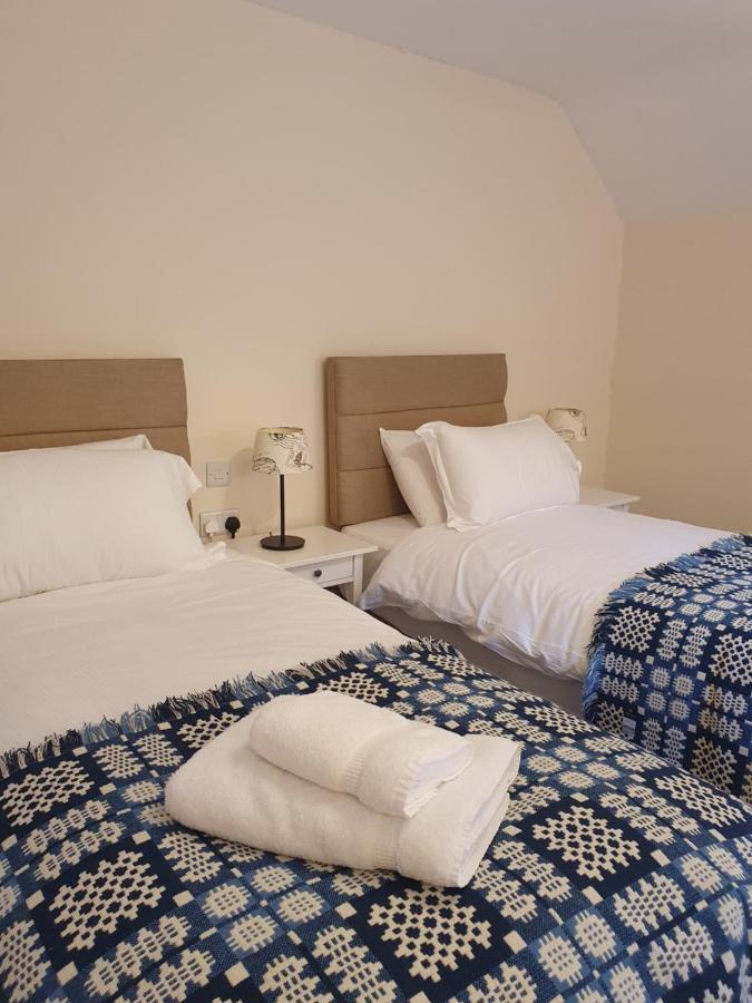 3 Bedroom Barn Conversion With Hot Tub-Garden View - Ty Cerrig Barn 코웬 외부 사진