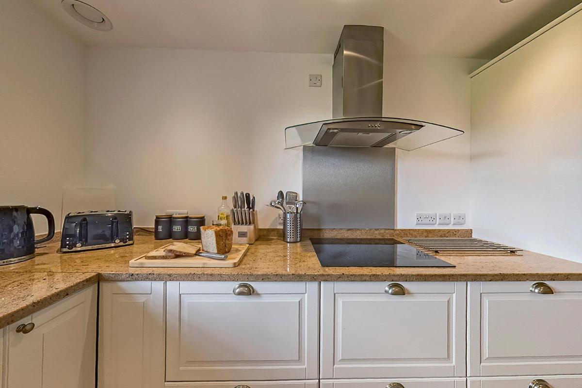 3 Bedroom Barn Conversion With Hot Tub-Garden View - Ty Cerrig Barn 코웬 외부 사진