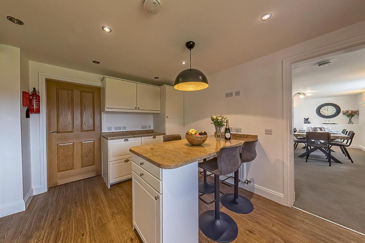 3 Bedroom Barn Conversion With Hot Tub-Garden View - Ty Cerrig Barn 코웬 외부 사진