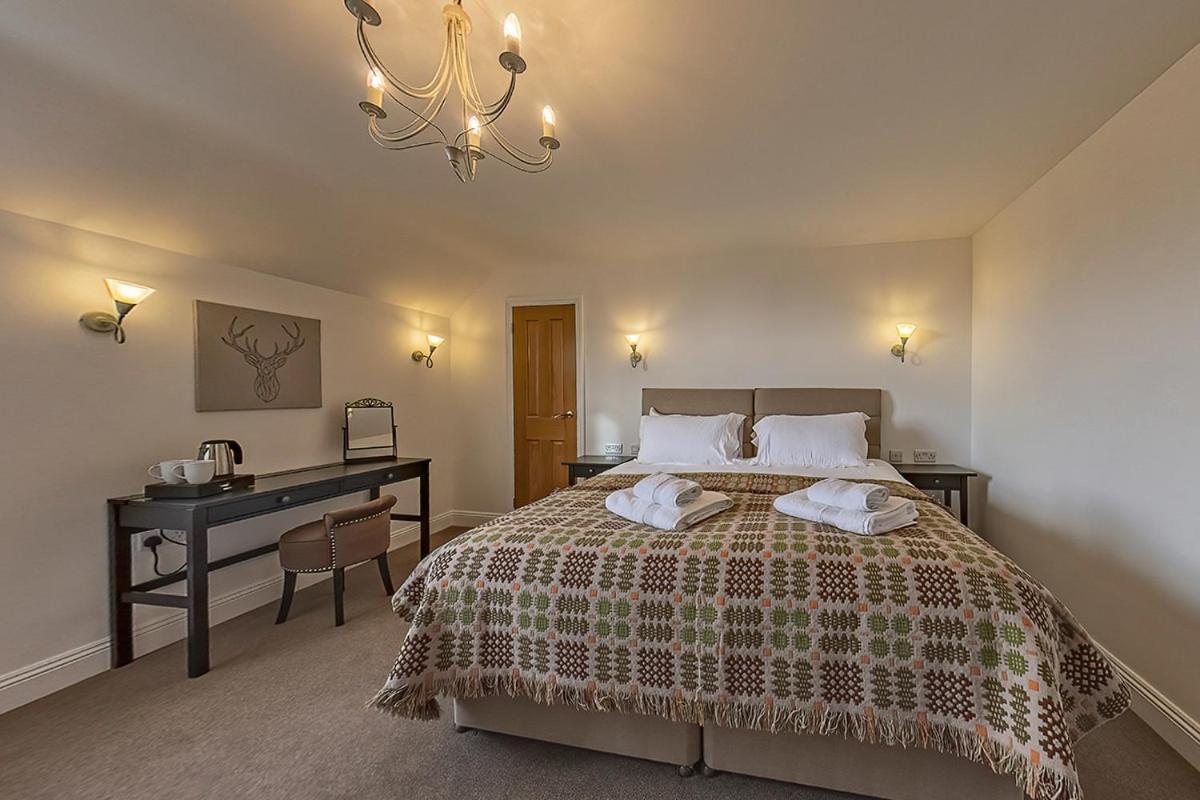 3 Bedroom Barn Conversion With Hot Tub-Garden View - Ty Cerrig Barn 코웬 외부 사진