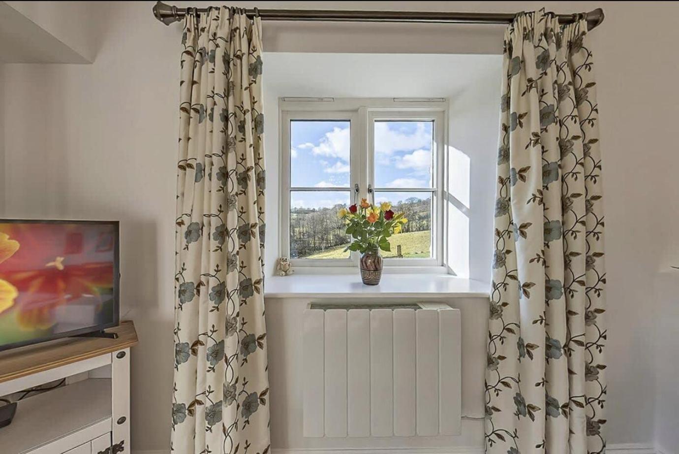 3 Bedroom Barn Conversion With Hot Tub-Garden View - Ty Cerrig Barn 코웬 외부 사진