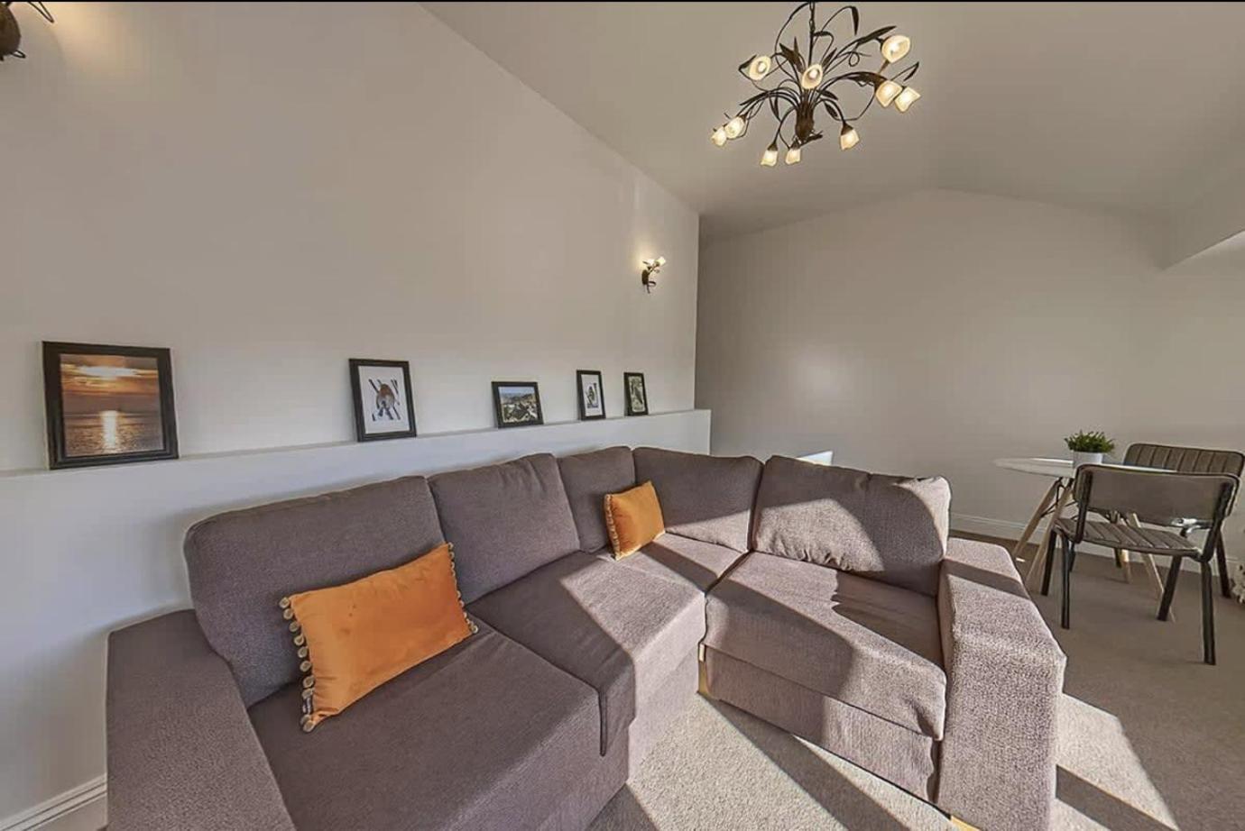 3 Bedroom Barn Conversion With Hot Tub-Garden View - Ty Cerrig Barn 코웬 외부 사진