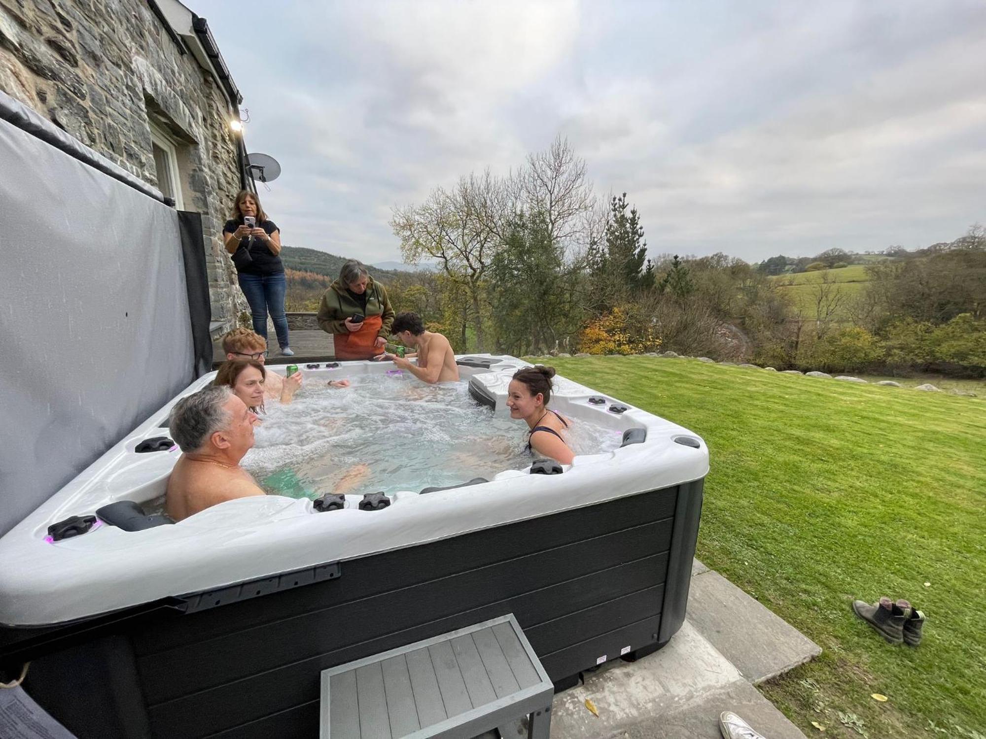 3 Bedroom Barn Conversion With Hot Tub-Garden View - Ty Cerrig Barn 코웬 외부 사진